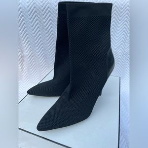 NEW WITH BOX GUESS gwONEGIRL black fabric booties